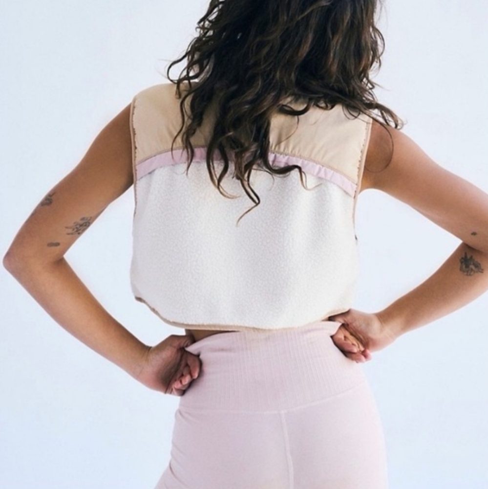FP Movement by Free People Hit the Slopes Cropped Zip Up Vest Pink Tan Ivory XL - Picture 2 of 10